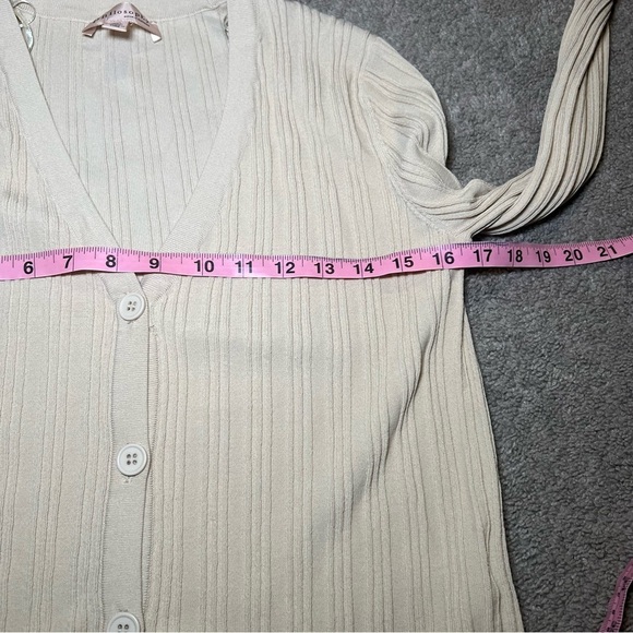Philosophy Beige Cardigan Sweater Buttoned Down Women’s Size Large - Picture 8 of 9